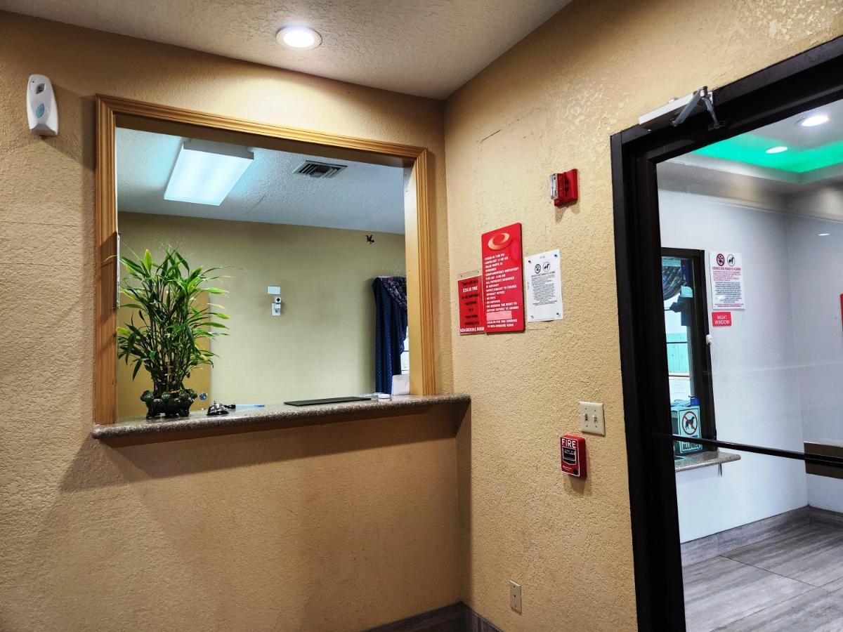 Express Inn Hobby Airport Хьюстон Экстерьер фото