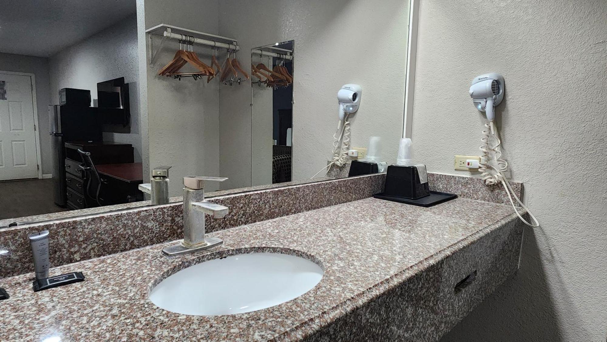 Express Inn Hobby Airport Хьюстон Экстерьер фото